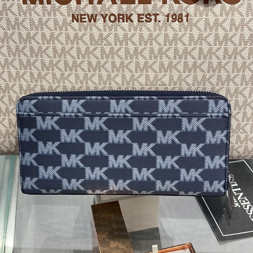 Michael Kors Men’s Women’s Cooper Tech Zip Around Wallet
Navy Multi Unisex
NWT - Picture 6 of 16